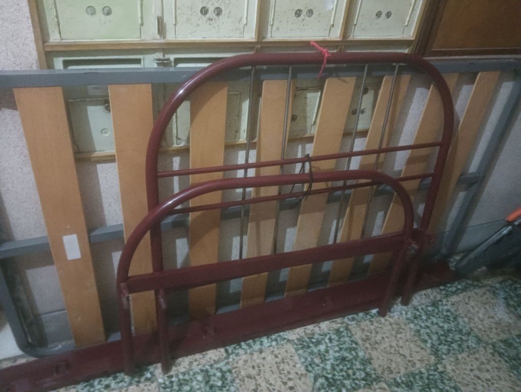 Cama de solteiro vermelha 1.90×90cm colchões não original