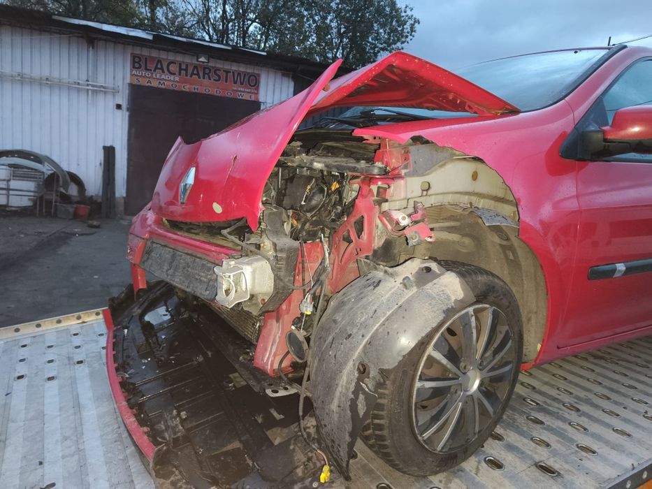 Renault Clio 3 1.2 benzyna mały przebieg powypadkowy