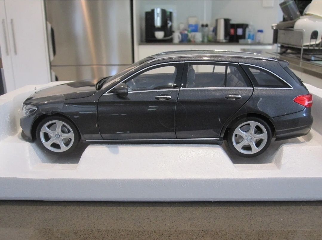 Модель, Машинка Mercedes c class 1:18 norev