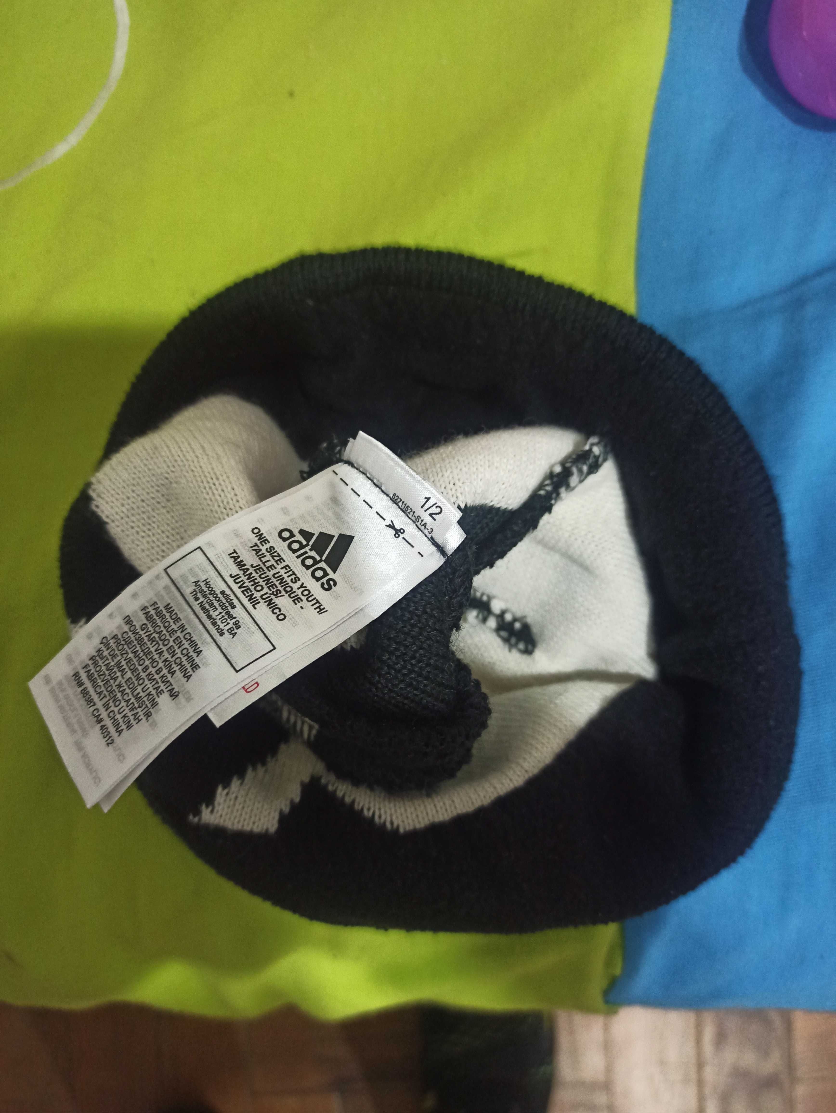 Gorro Adidas original pouco uso