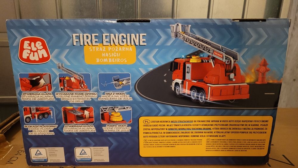 Nowy samochód wóz strażacki