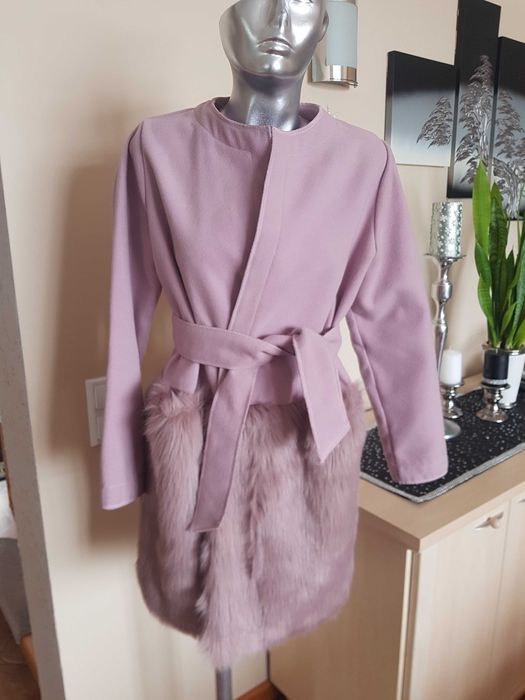 PŁASZCZ z futerkiem  L 40