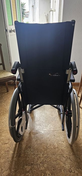 Cadeira de rodas nova