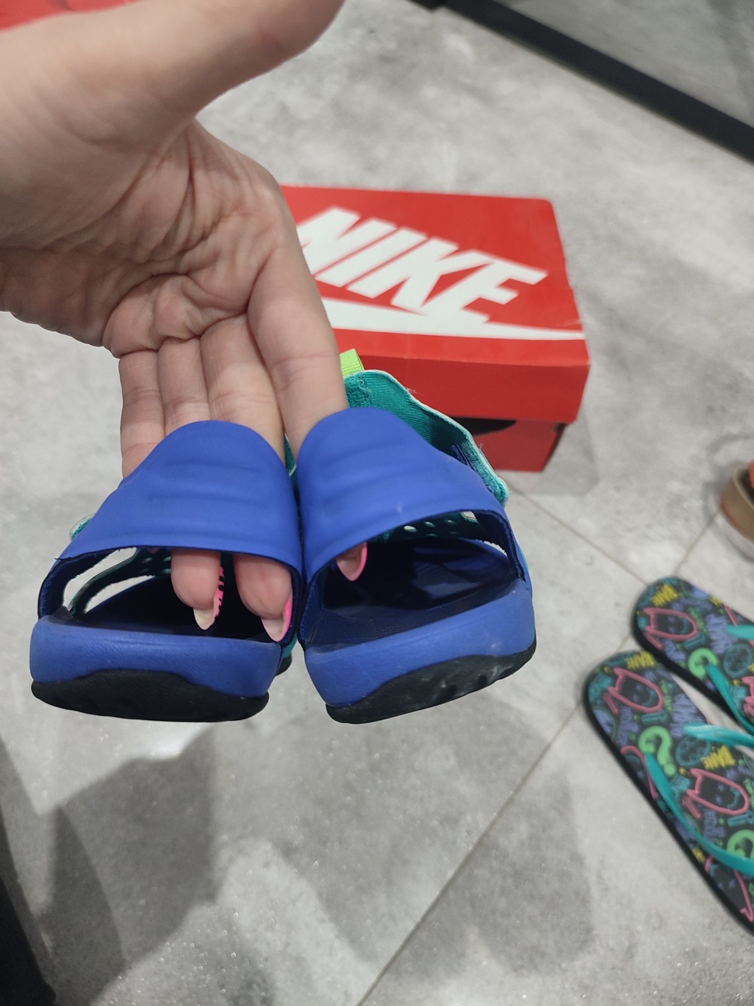 Sandałki Nike 32