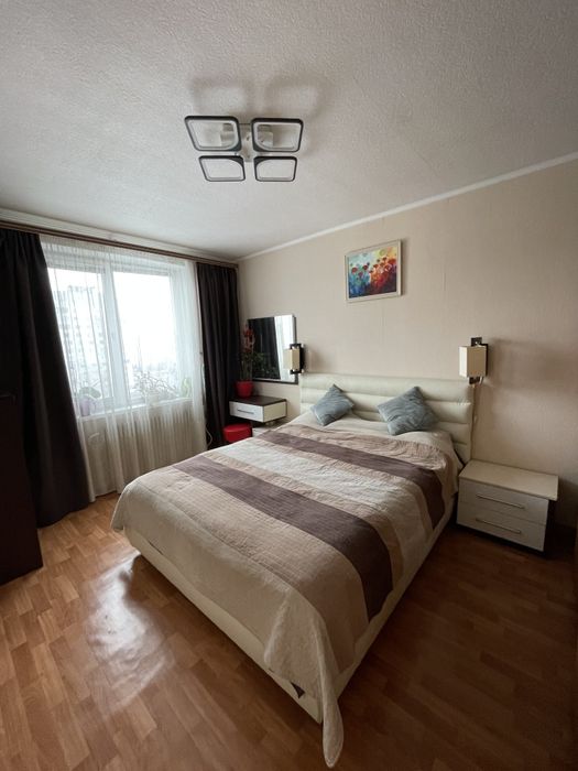 Продам 3х кімнатну квартиру. м. СПОРТИВНА, Колегіум.