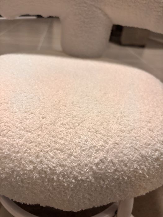 Cadeira pelucia branca