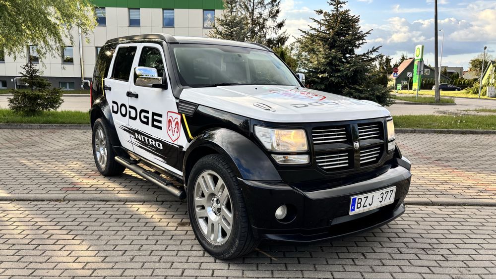 Dodge Nitro 4.0 bezyna super auto zamina na 7 osobowego