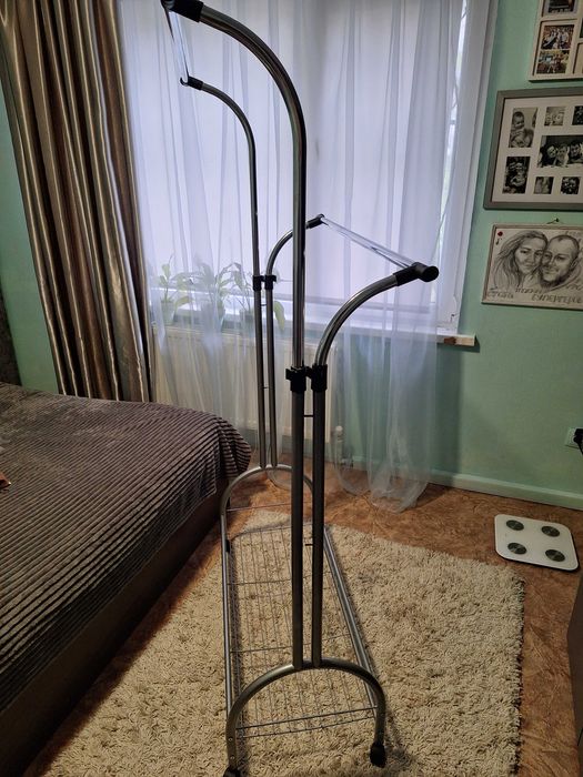 Полиця, вішалка для речей