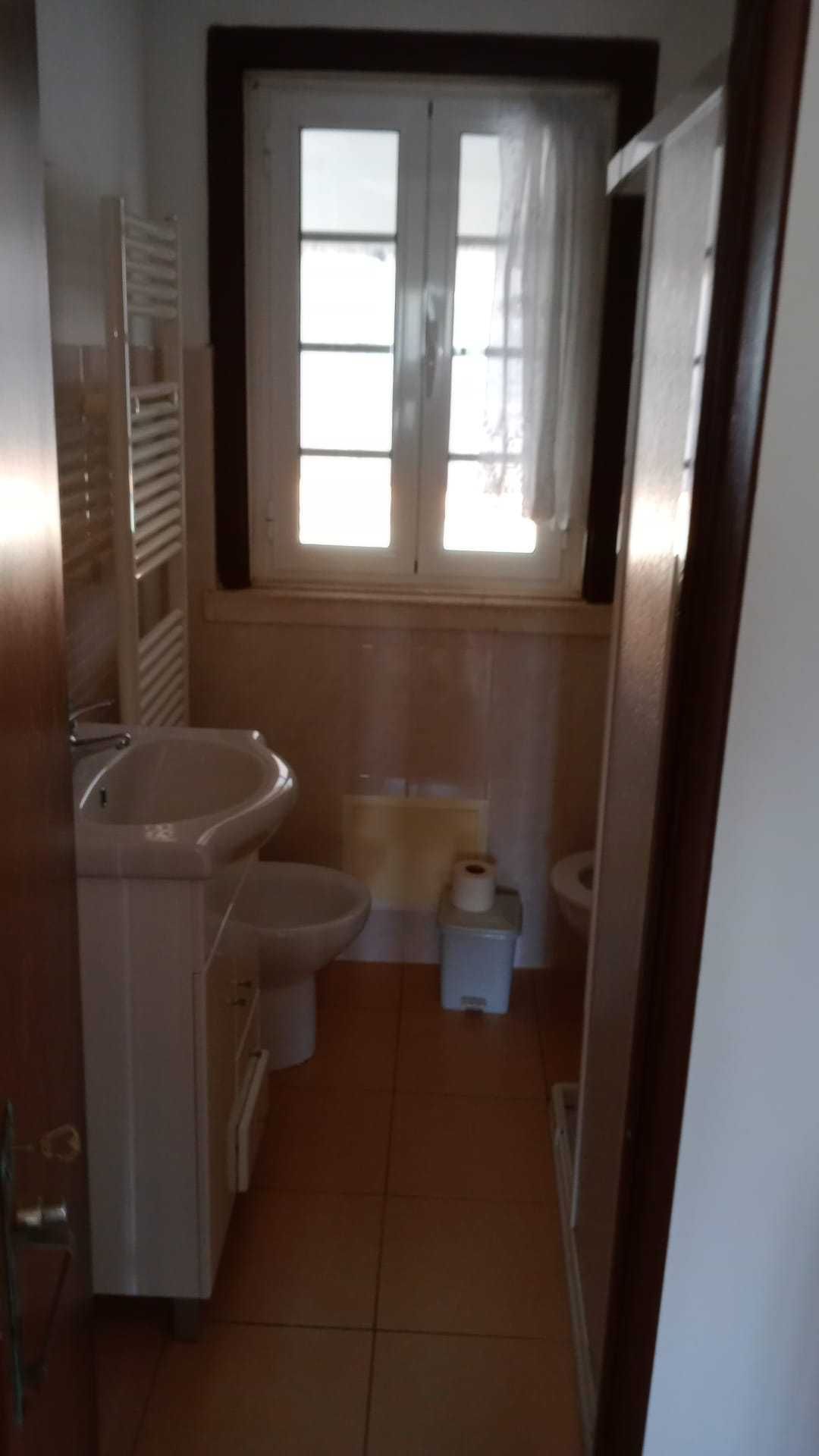 Andar de moradia, tipologia T3, renovado em zona calma, Espite Ourém