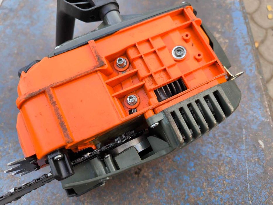 Бензопила одноручна