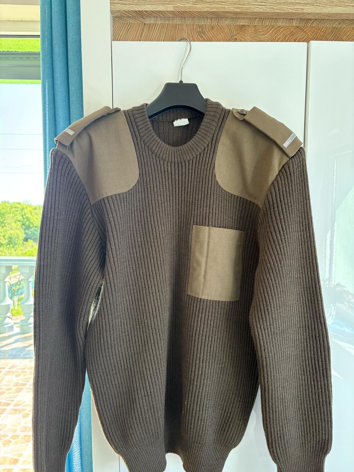 Sprzedam nowy sweter oficerski