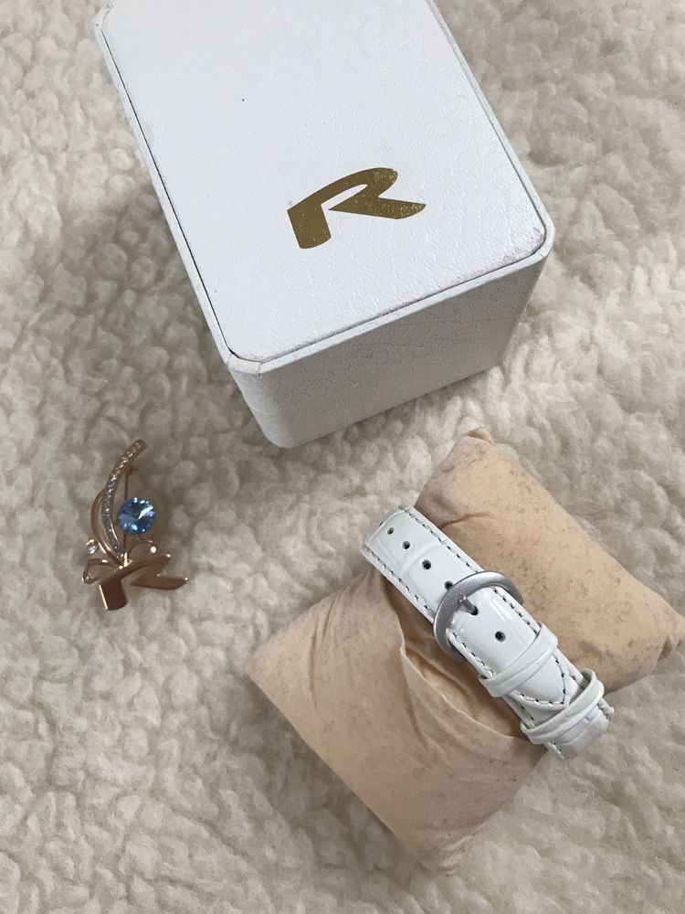 Elegancki biały, srebrny zegarek cyrkonie Quartz, białe pudełko