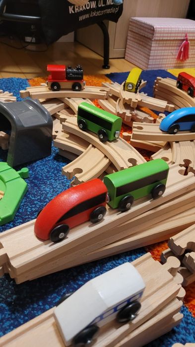 Mega zestaw drewnianych torów i pociągów od IKEA. Stan: idealny