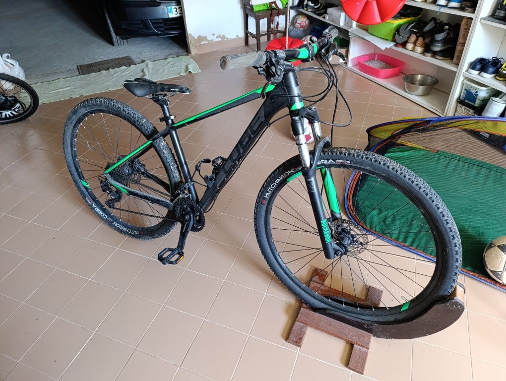 Bicicleta CUBE quase nova