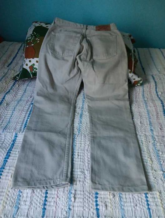 calcas levi's mulher