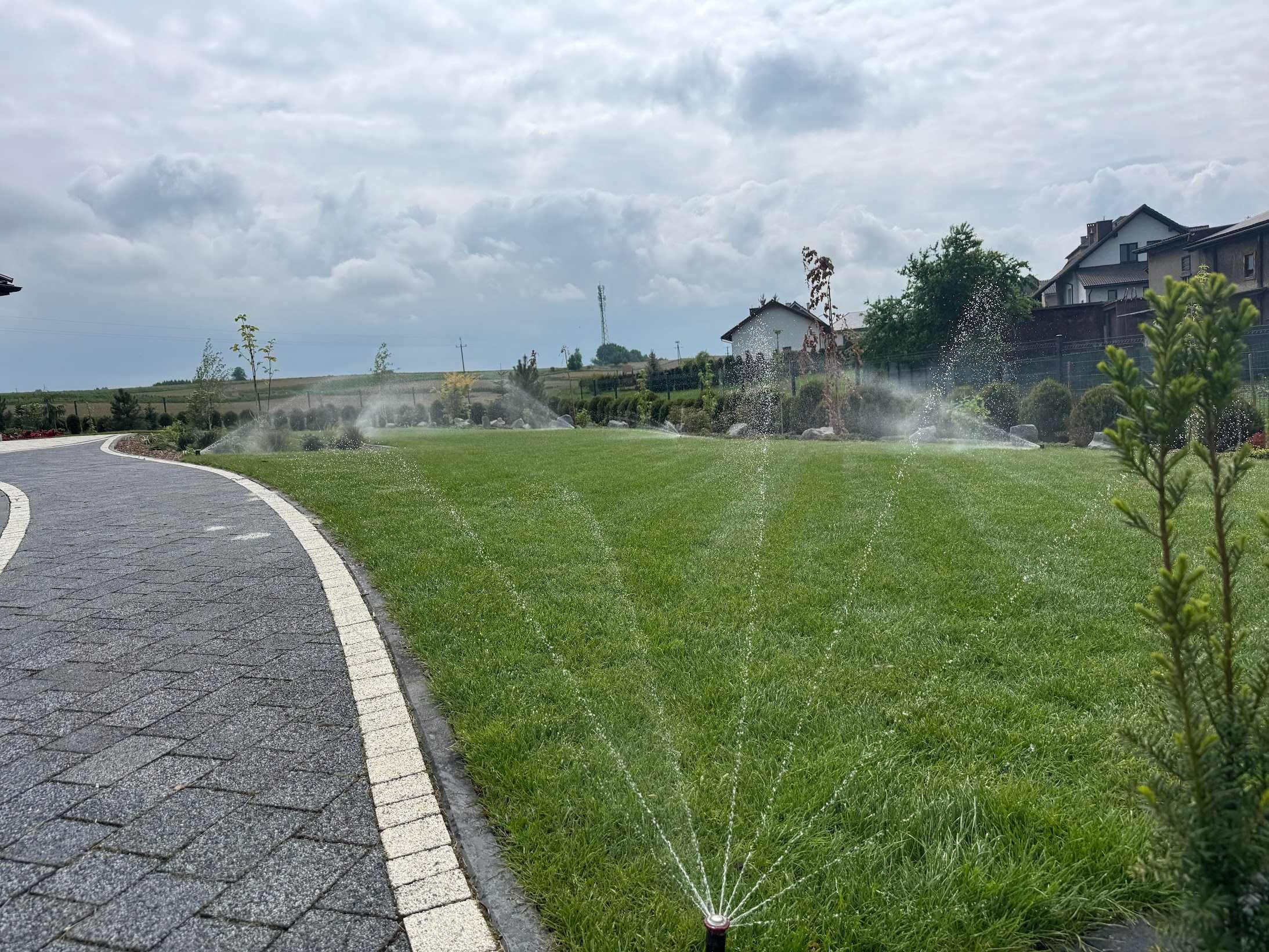 Automatyczne nawadnianie ogrodów, boisk, kortów tenisowych