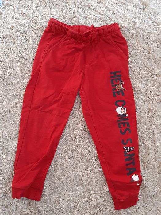 Świąteczne czerwone spodnie z Mikołajem