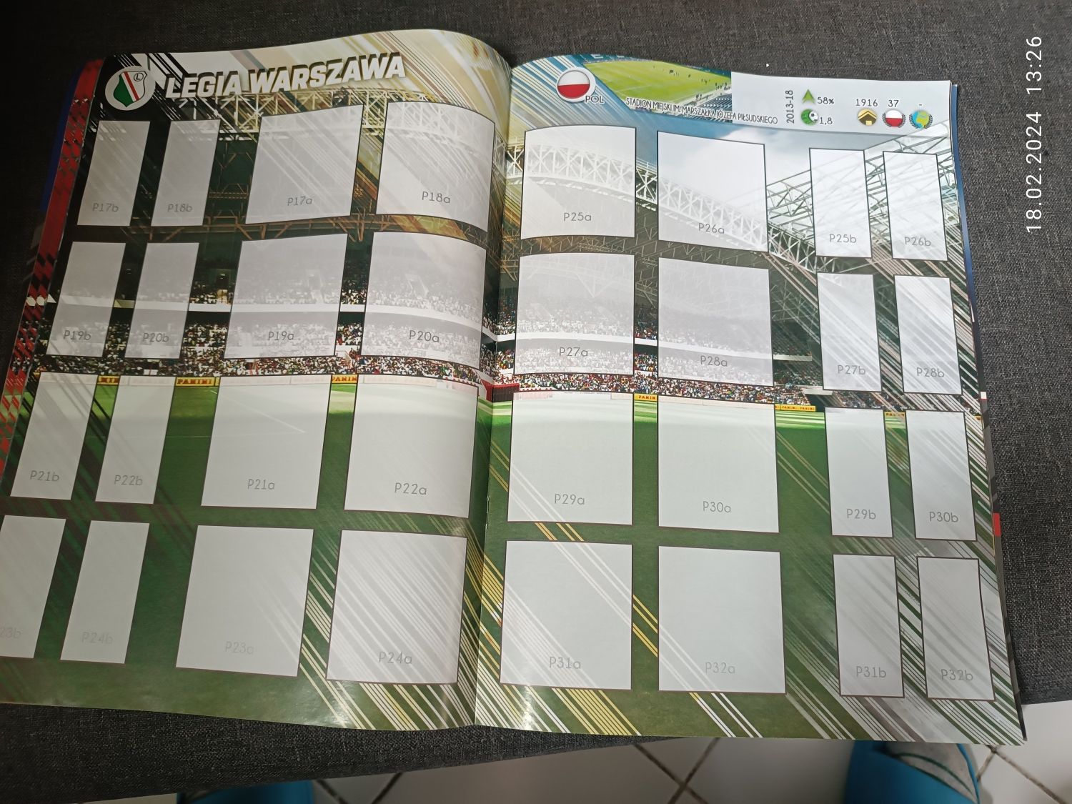 Album na naklejki piłkarskie FIFA 365 panini 2019