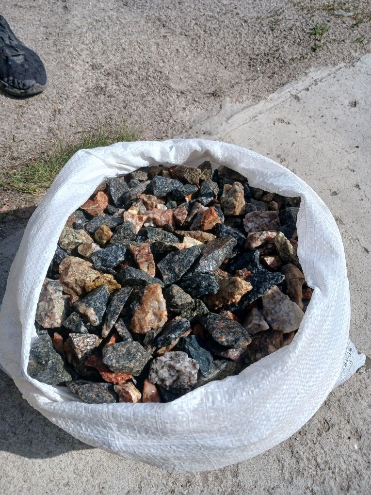 Песок,отсев,щебень,бут,цемент,дрова в мешках