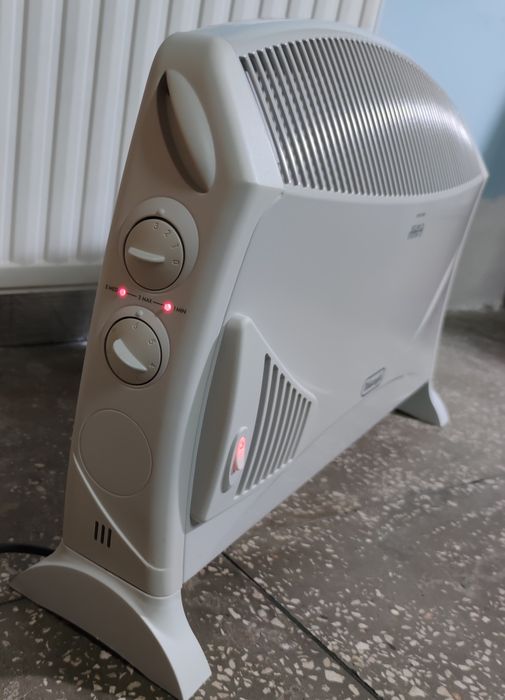 Электро конвектор Delonghi.