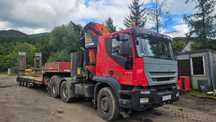 Ciągnik Iveco Trackker z żuraw Palfinger Naczepa Muller Miteltall