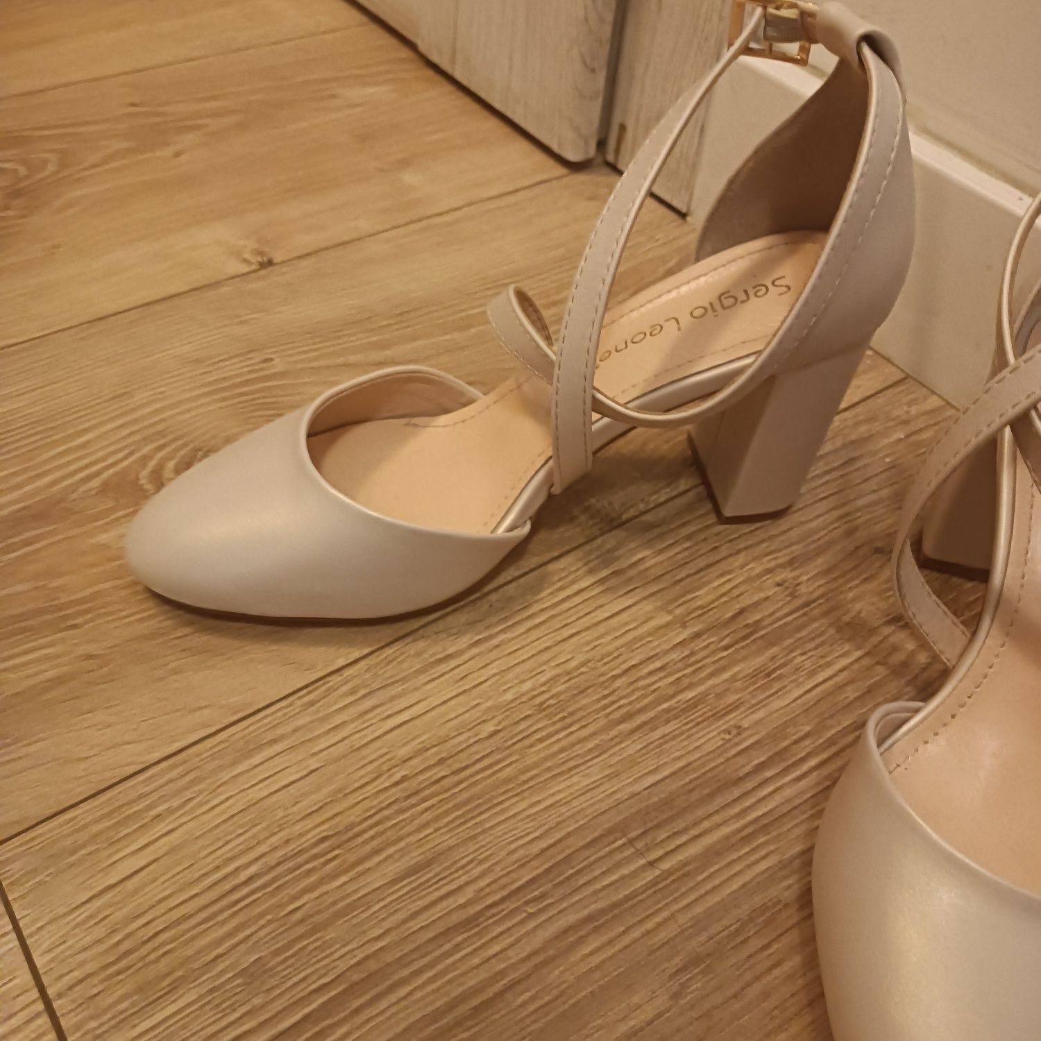 Buty ślubne perłowe 37