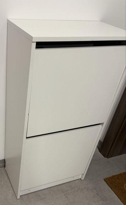 Szafka na buty IKEA.