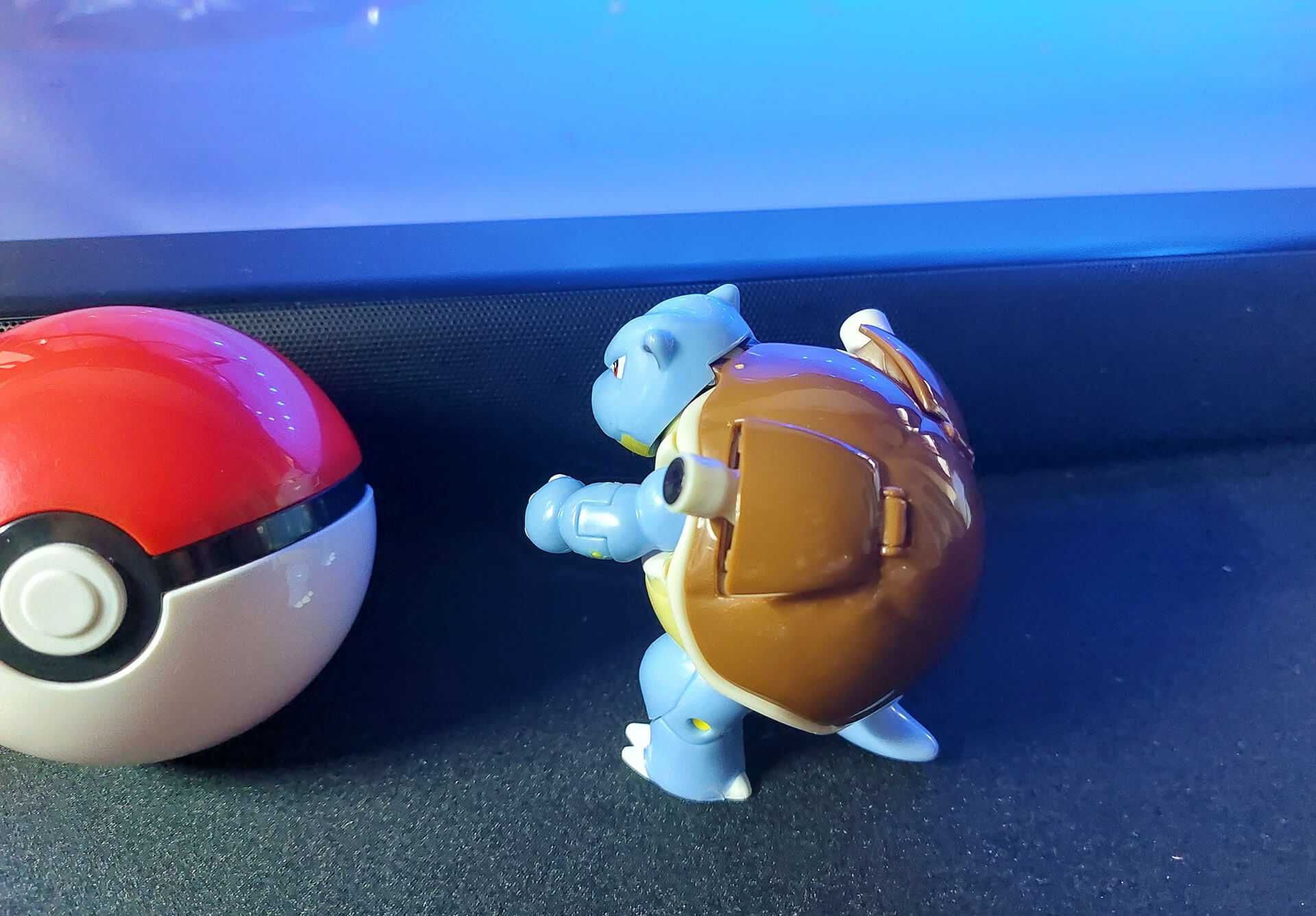Figura Pokemon Blastoise com Pokeball