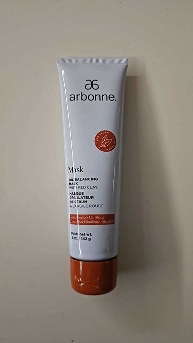 Oczyszczająca maseczka z glinką czerwoną Arbonne