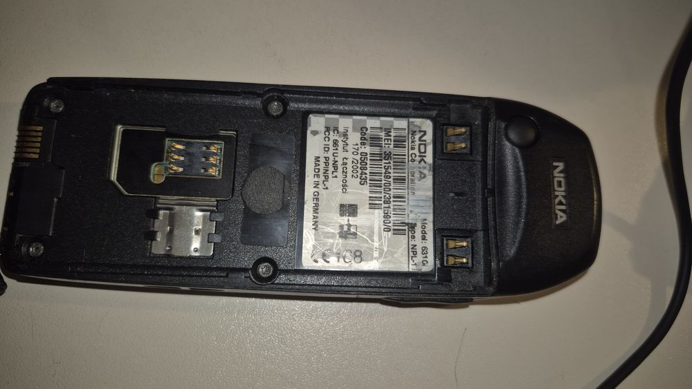 Nokia 6310i wlacza sie z ladowarką
