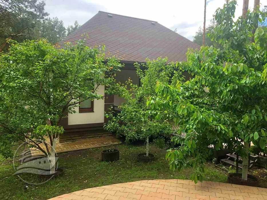 Сучасний особняк із повною обстановкою в сосновому лісі!