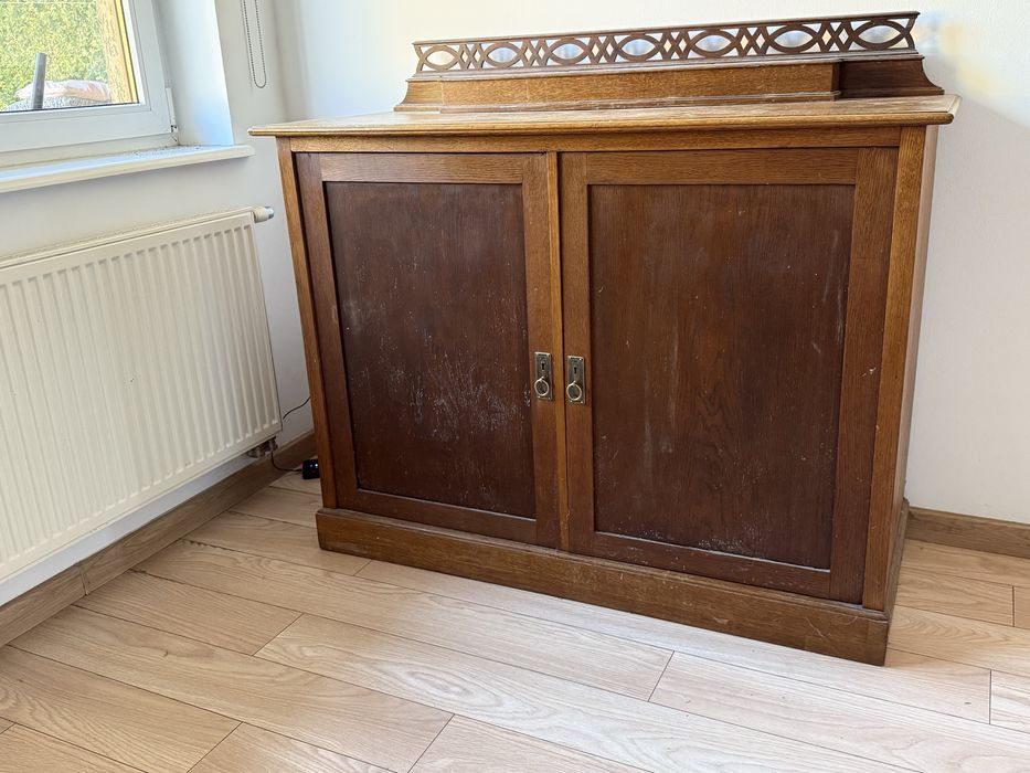 Stare drewniane szafy komplet