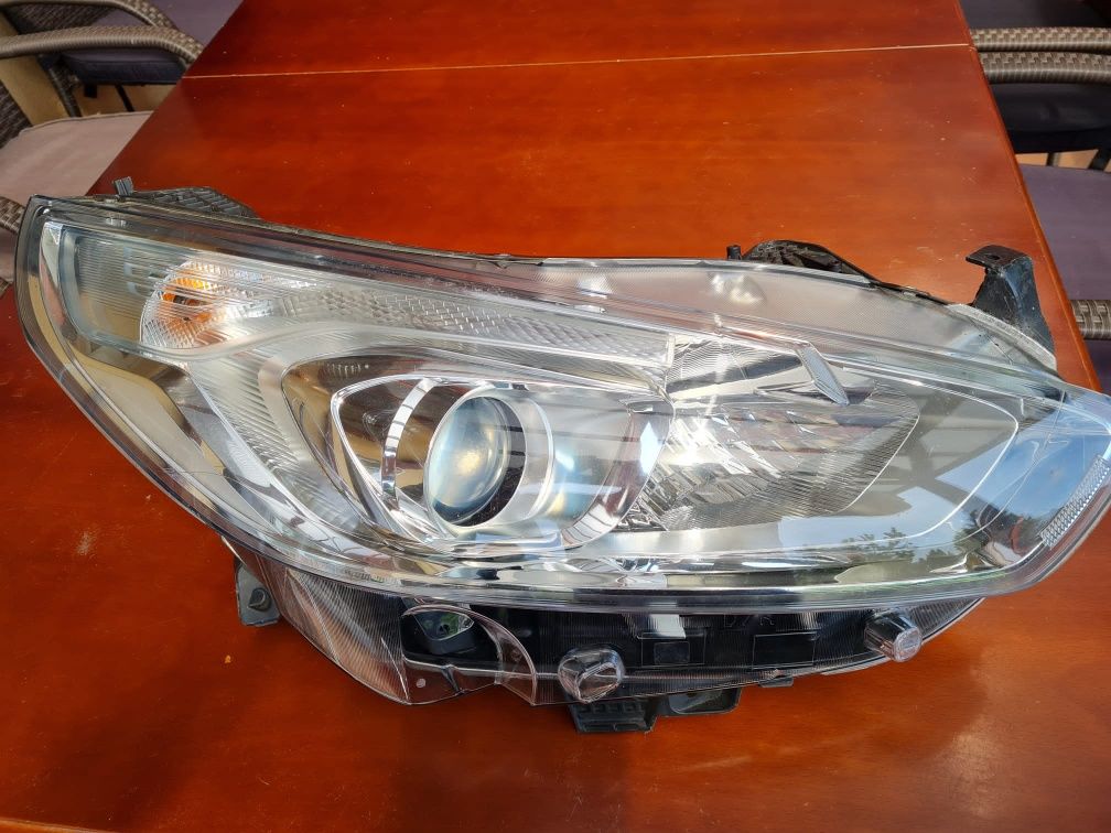 Lampa przednia  ford galaxy  mk4/s-  za darmo max