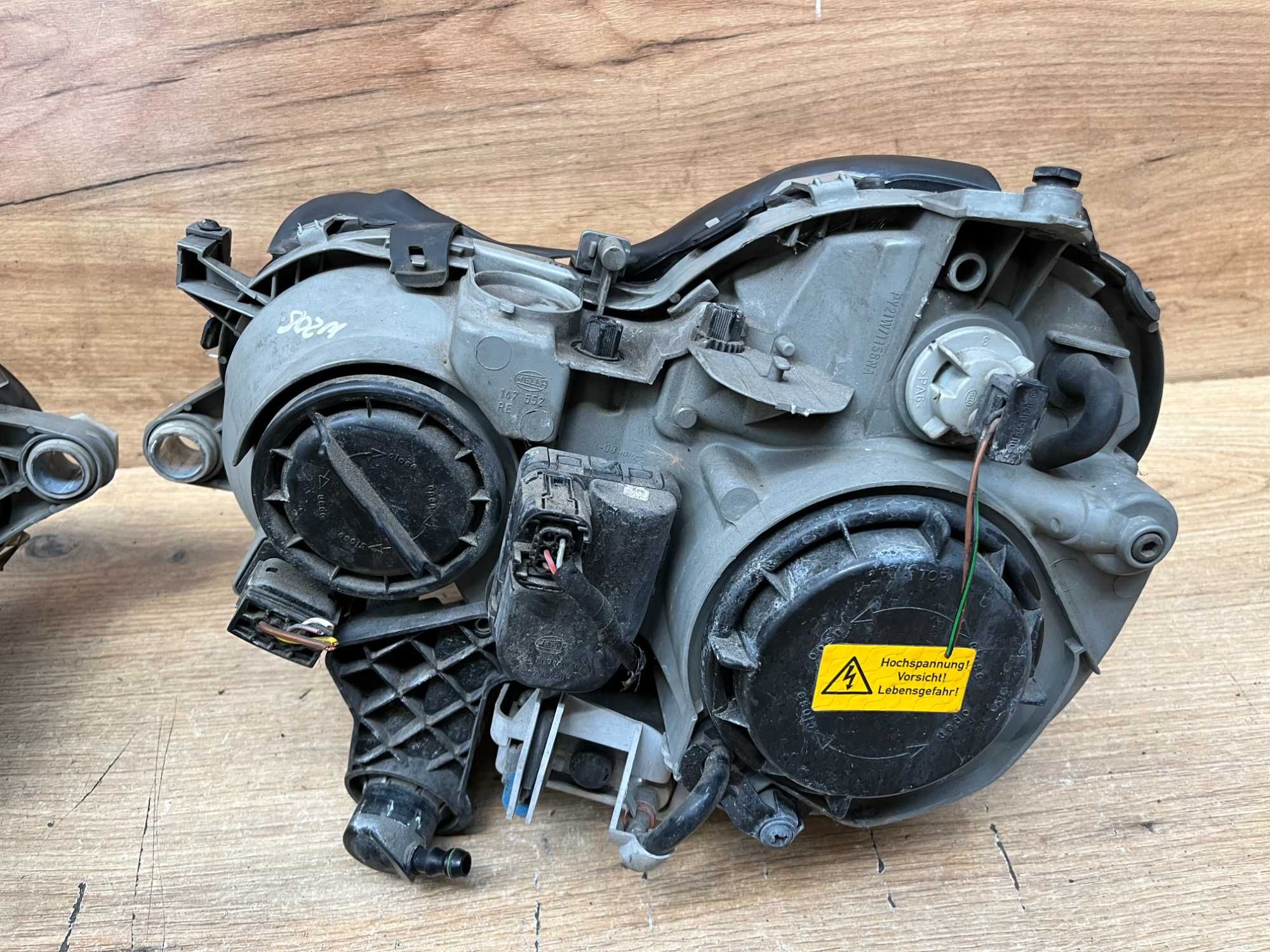 Lampa/reflektor przedni lewy prawy Mercedes W208 xenon