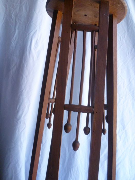 Floreira do ENXOVAL dos anos 50 ou 60 Coluna para flores em madeira