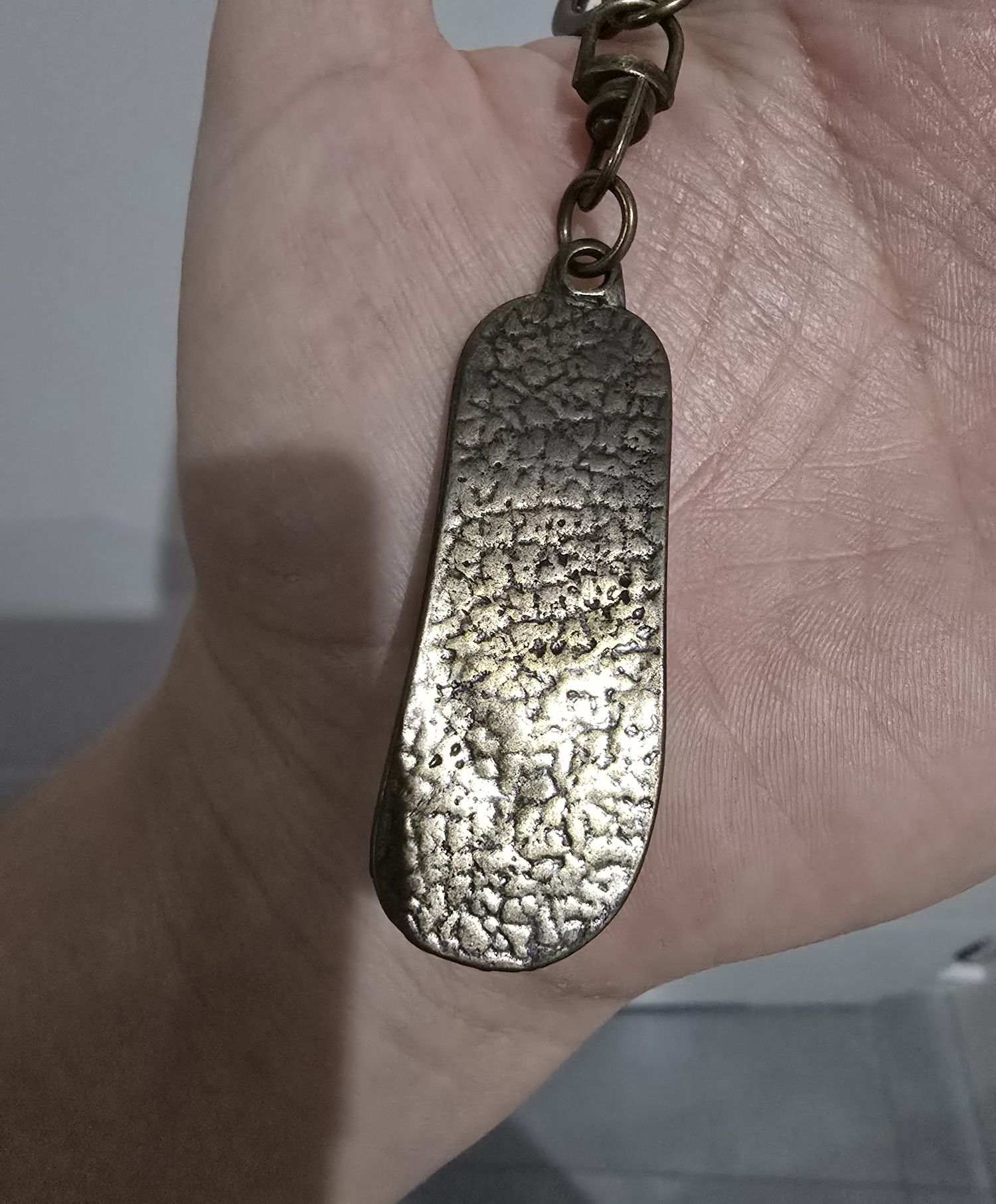 Brelok z nad morza Klapek Japonek z napisem Paulina