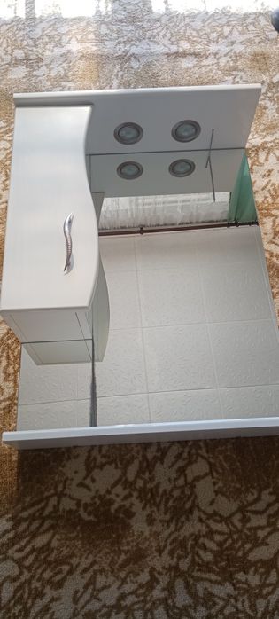 Шафа навісна в ванну