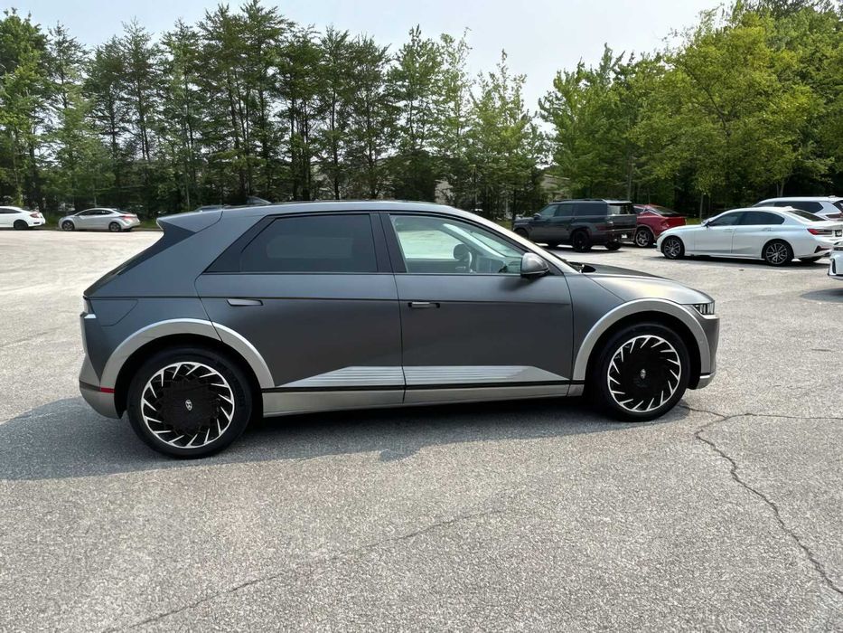 Hyundai Ioniq 5      2023