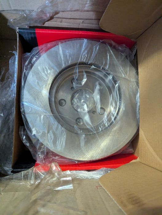 Диски передние тормозные на Тойота Карина Е/ Toyota Carina E