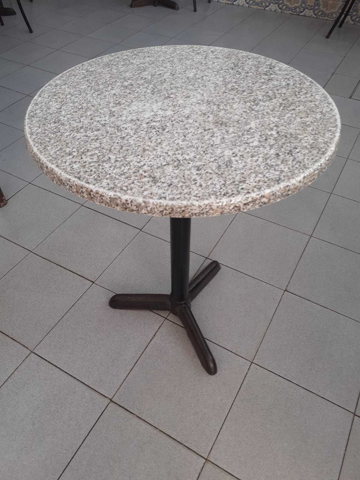 Mesas e cadeiras para cafe