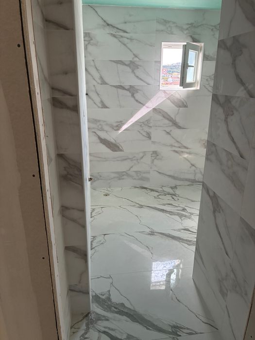 ladrilhador profissional com empresa própria  oferece-se em lisboa