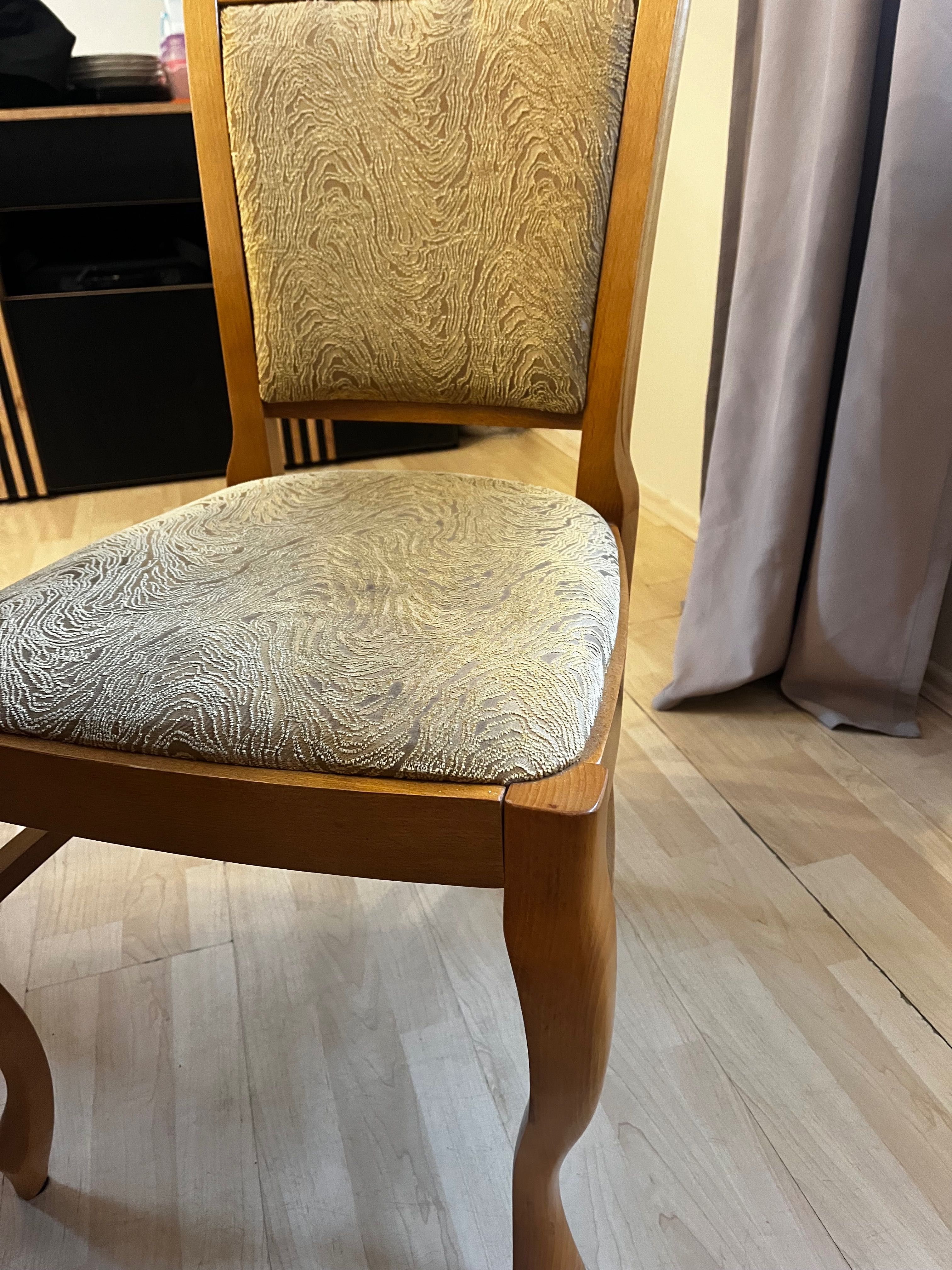 Stół drewniany z kompletem krzeseł