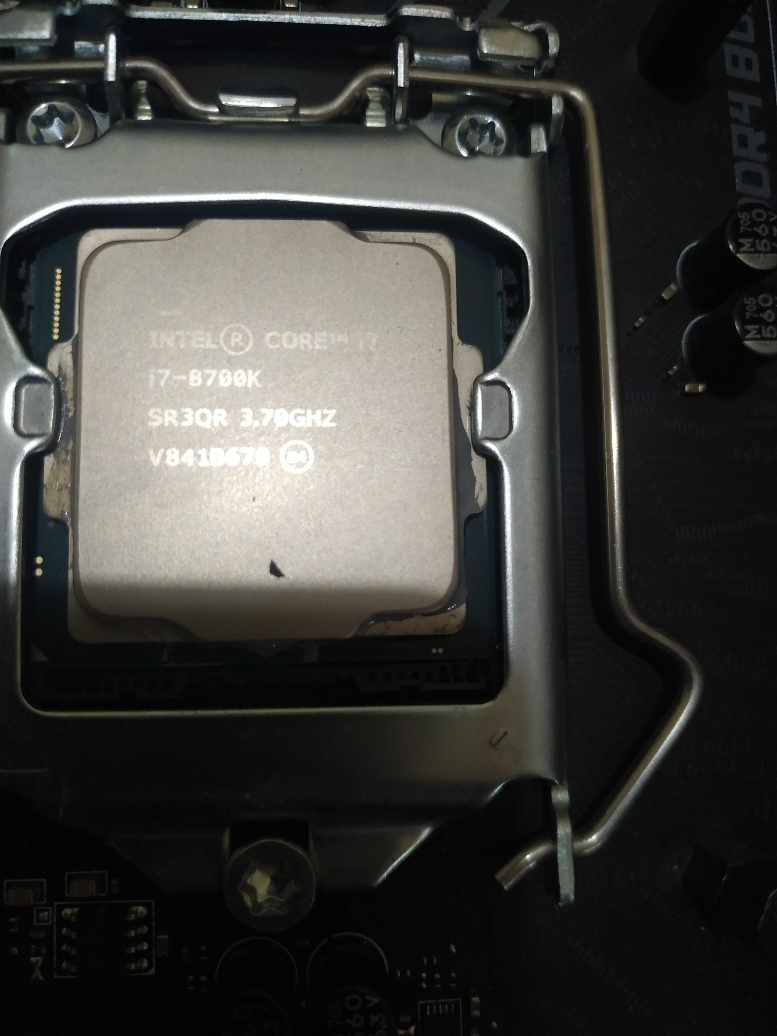Bundle i7-8700K + Z370 + 32GB + AIO + 2x NVMe – Funcional