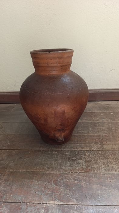 Jarro antigo de barro