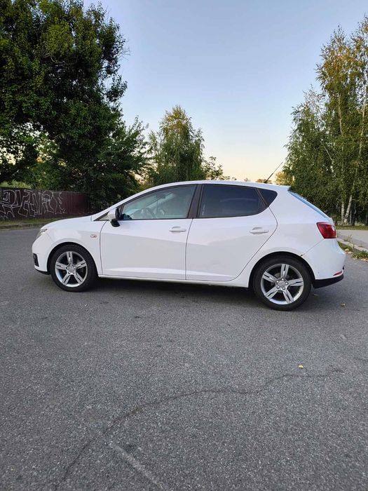 Автомобіль Seat ibiza