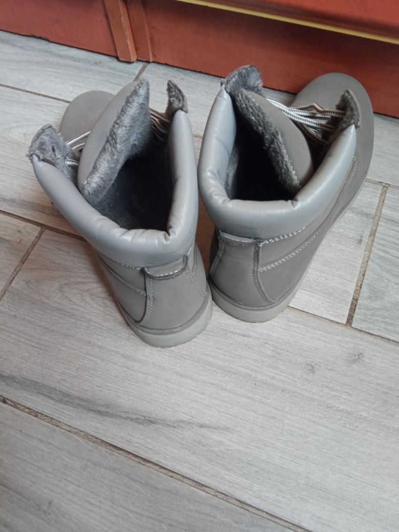 Buty zimowe damskie trapery