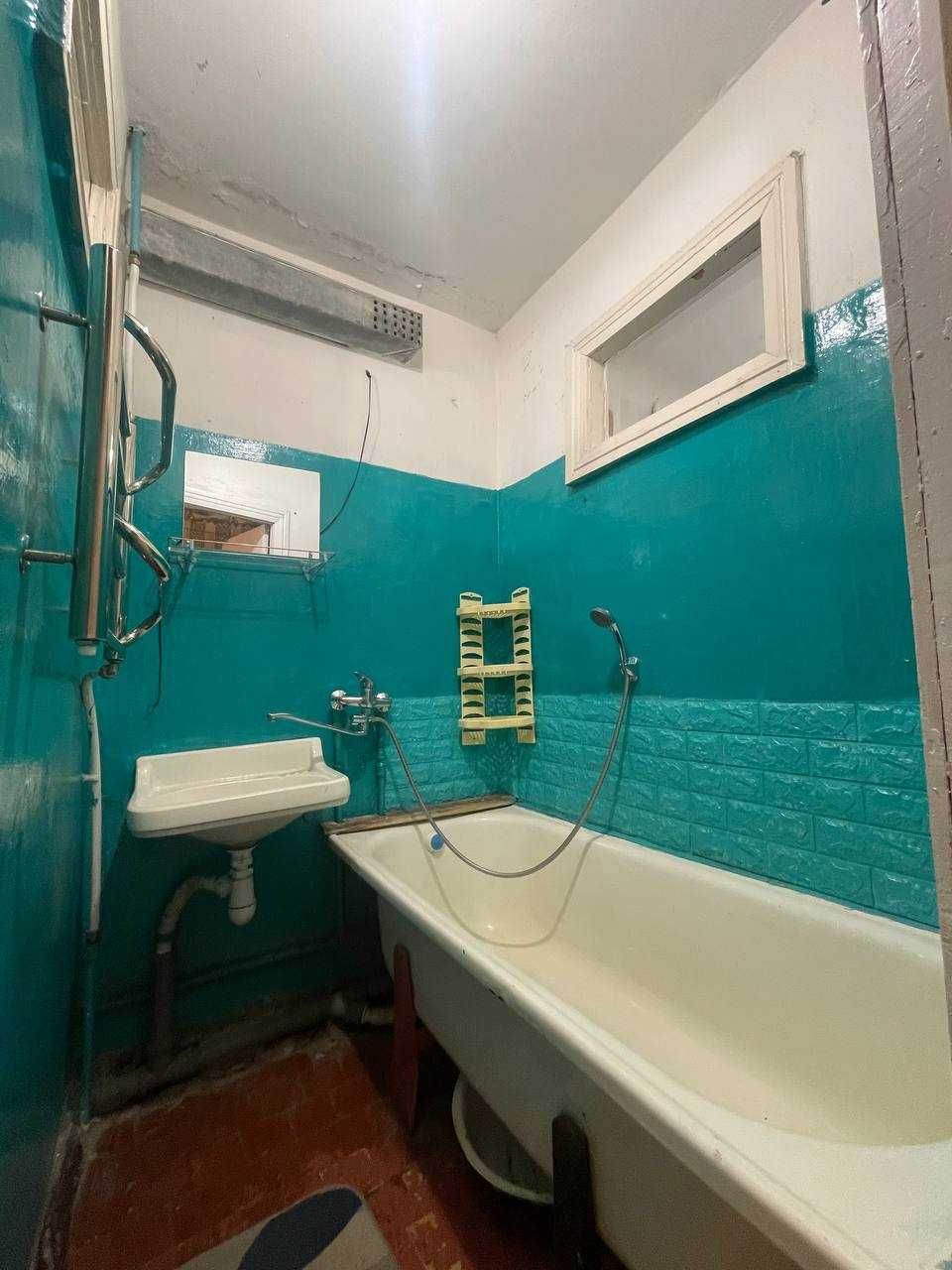 Продам 2х комнатную квартиру 40.1м2 
12й квартал, ул. Автостроя 8.
