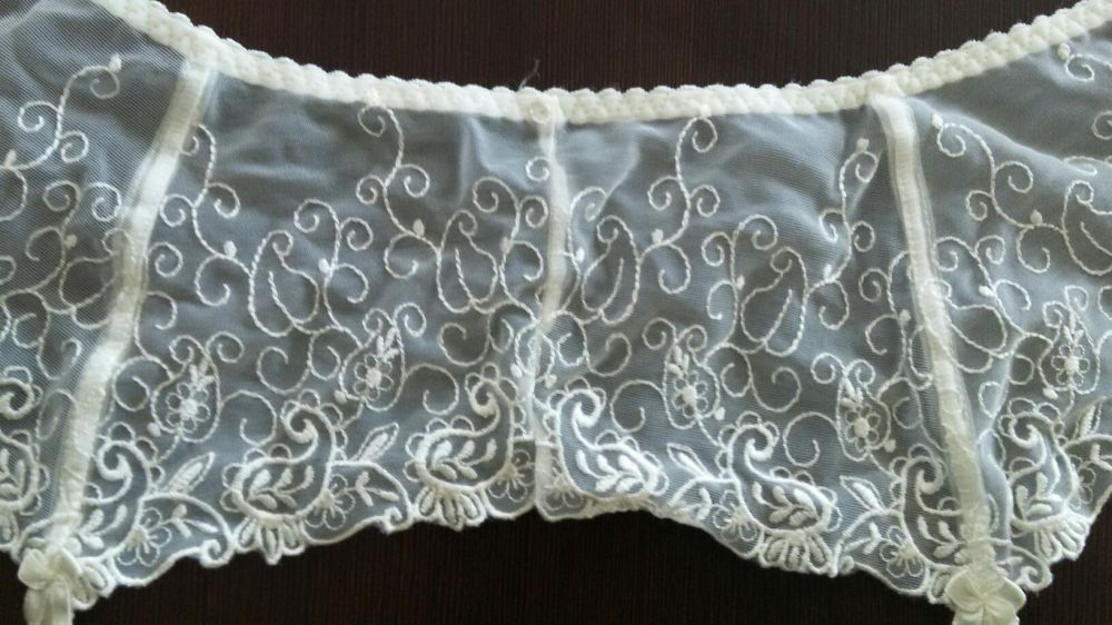 Pas do pończoch Dalia