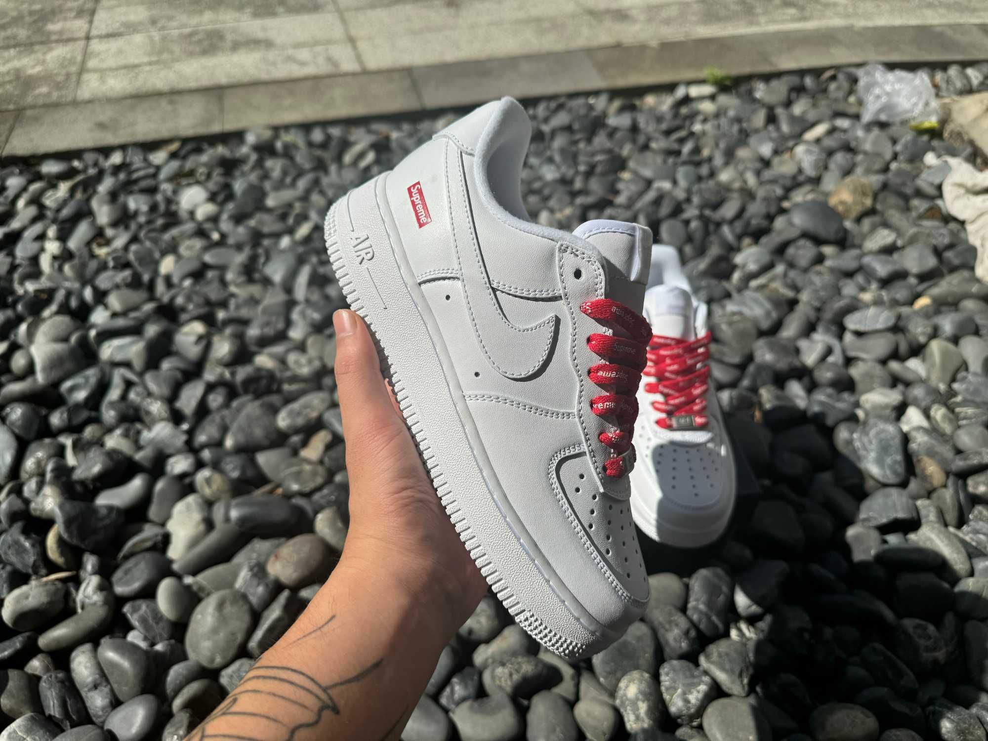 Nike Air Force 1 Low Supreme White r.43