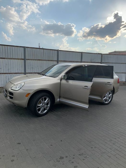 Продам Порше 2005 р в хорошому стані .